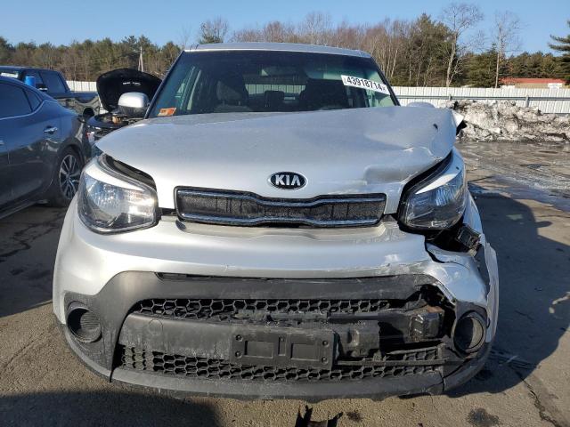 KNDJN2A29J7549741 - 2018 KIA SOUL SILVER photo 5