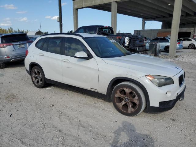 WBAVM1C54DVW42721 - 2013 BMW X1 SDRIVE28I WHITE photo 4