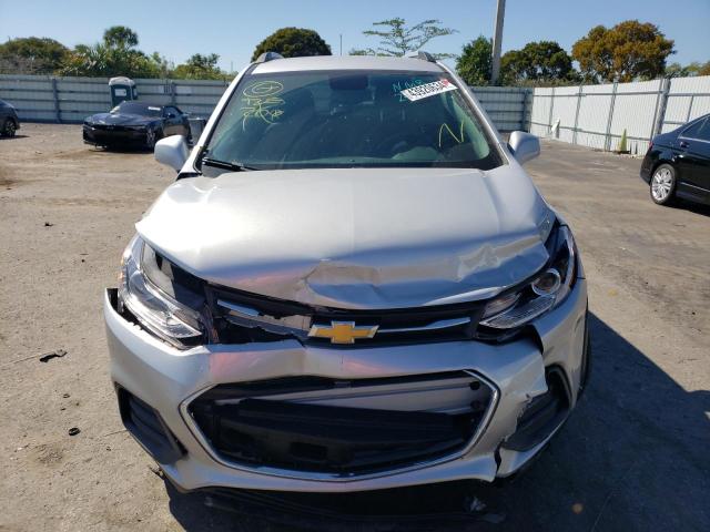 KL7CJLSM1NB501760 - 2022 CHEVROLET TRAX 1LT SILVER photo 5