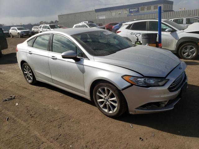 3FA6P0H79HR237241 - 2017 FORD FUSION SE SILVER photo 4