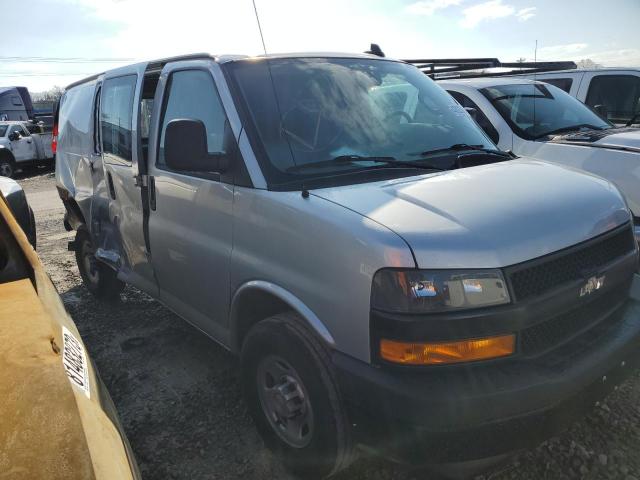 1GCWGAFP3M1154914 - 2021 CHEVROLET EXPRESS G2 SILVER photo 4