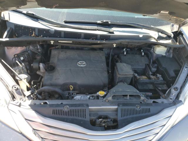 5TDYK3DC6FS655630 - 2015 TOYOTA SIENNA XLE GRAY photo 12