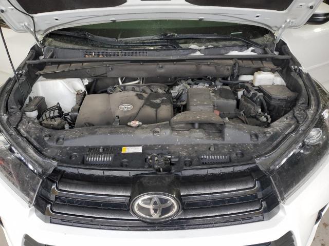 5TDJZRFH5KS627062 - 2019 TOYOTA HIGHLANDER SE WHITE photo 11