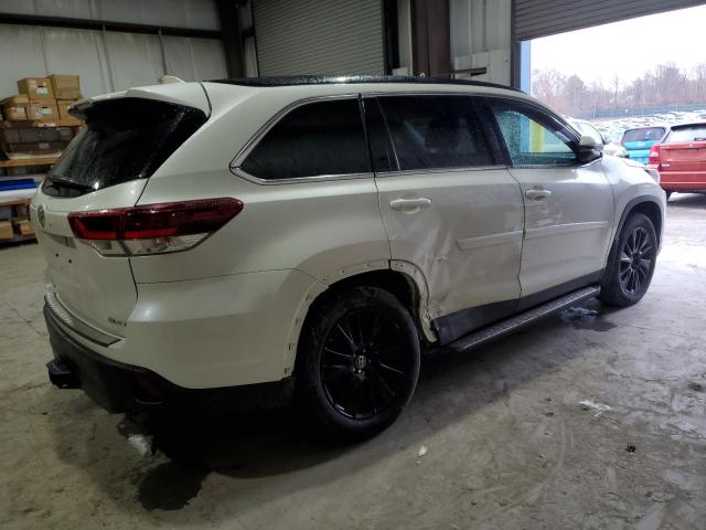 5TDJZRFH5KS627062 - 2019 TOYOTA HIGHLANDER SE WHITE photo 3