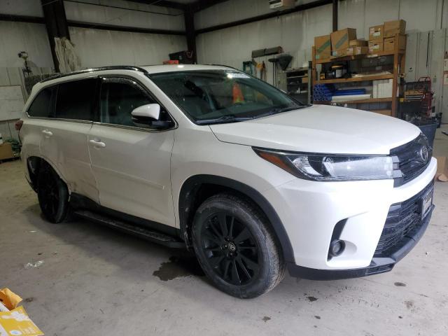 5TDJZRFH5KS627062 - 2019 TOYOTA HIGHLANDER SE WHITE photo 4