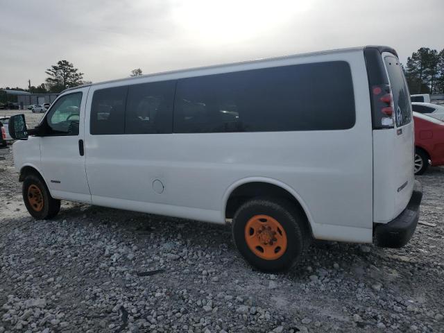 1GAHG39U541196953 - 2004 CHEVROLET EXPRESS G3 WHITE photo 2