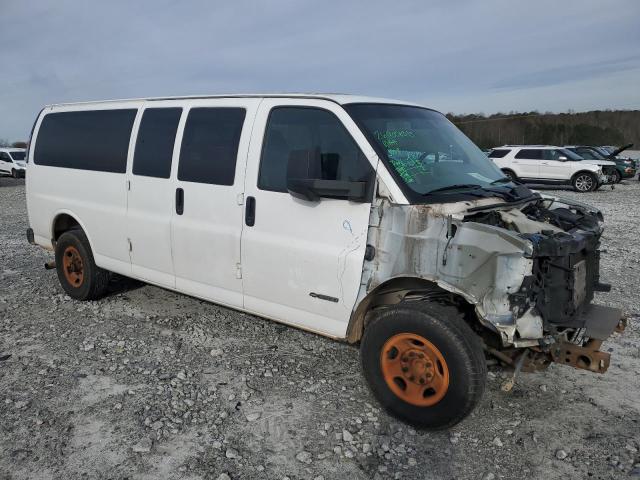 1GAHG39U541196953 - 2004 CHEVROLET EXPRESS G3 WHITE photo 4