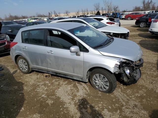 3N1BC1CP2BL403372 - 2011 NISSAN VERSA S SILVER photo 4