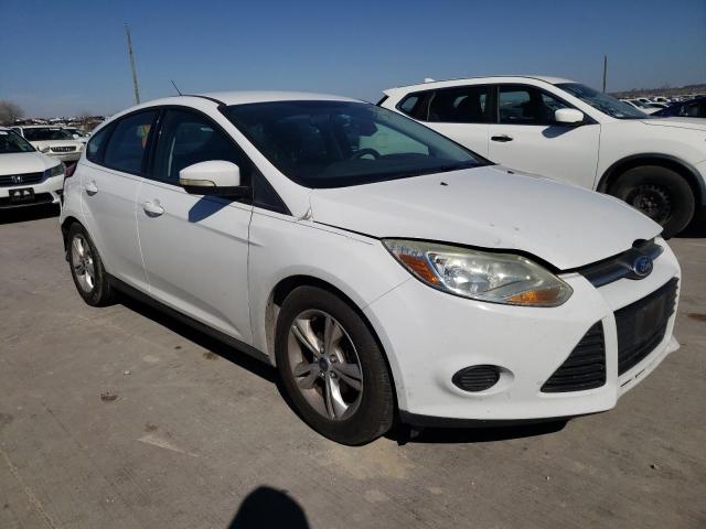 1FADP3K28EL393190 - 2014 FORD FOCUS SE WHITE photo 4