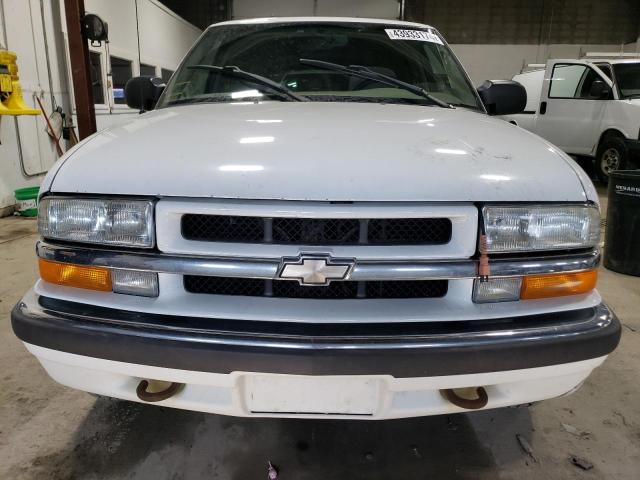 1GNDT13W51K230631 - 2001 CHEVROLET BLAZER WHITE photo 5