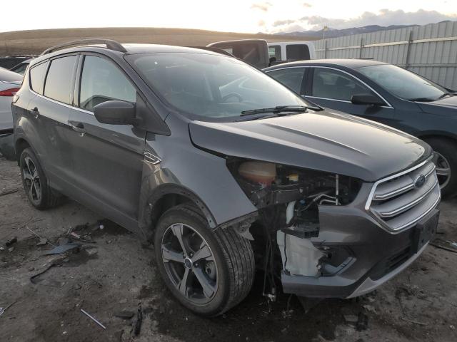 1FMCU9H97JUC39270 - 2018 FORD ESCAPE SEL ნაცრისფერი ფოტო 4