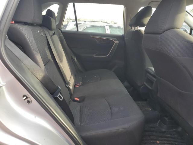 2T3H1RFVXKW052113 - 2019 TOYOTA RAV4 LE 银色 照片 11