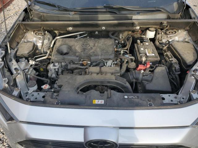 2T3H1RFVXKW052113 - 2019 TOYOTA RAV4 LE 银色 照片 12