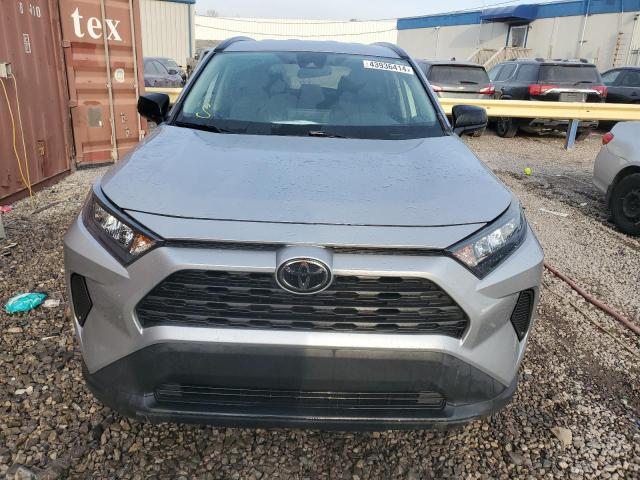 2T3H1RFVXKW052113 - 2019 TOYOTA RAV4 LE 银色 照片 5