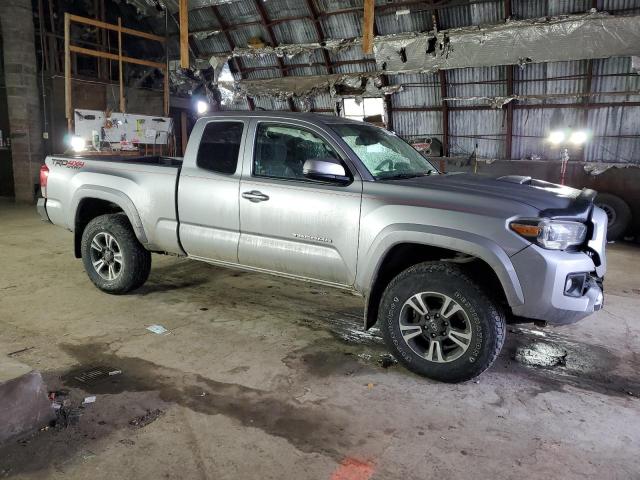 5TFSZ5AN8JX122359 - 2018 TOYOTA TACOMA ACCESS CAB SILVER photo 4