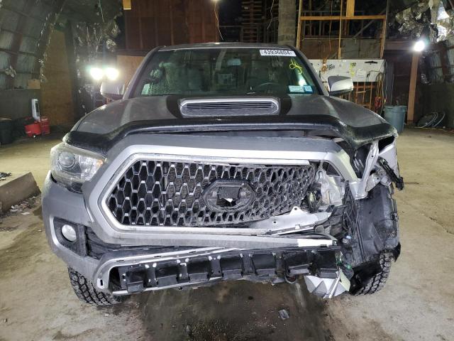 5TFSZ5AN8JX122359 - 2018 TOYOTA TACOMA ACCESS CAB ვერცხლისფერი ფოტო 5