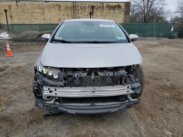 JTDKARFP9K3113090 - 2019 TOYOTA PRIUS PRIM 银色 照片 5