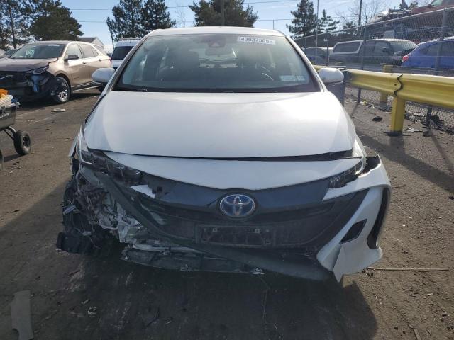 JTDKARFP0H3064404 - 2017 TOYOTA PRIUS PRIM WHITE photo 5