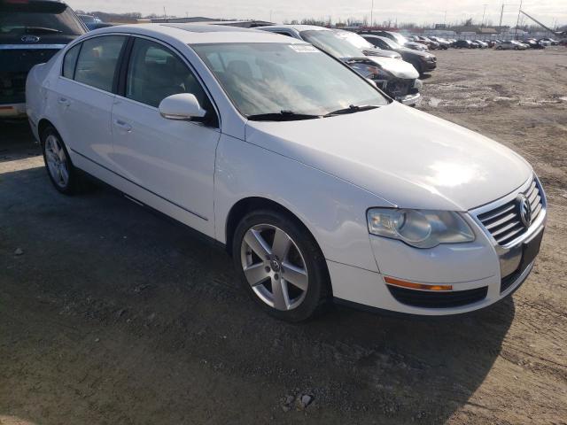 WVWAK73C68E124480 - 2008 VOLKSWAGEN PASSAT KOMFORT WHITE photo 4