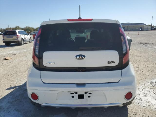 KNDJP3A59J7512389 - 2018 KIA SOUL + WHITE photo 6