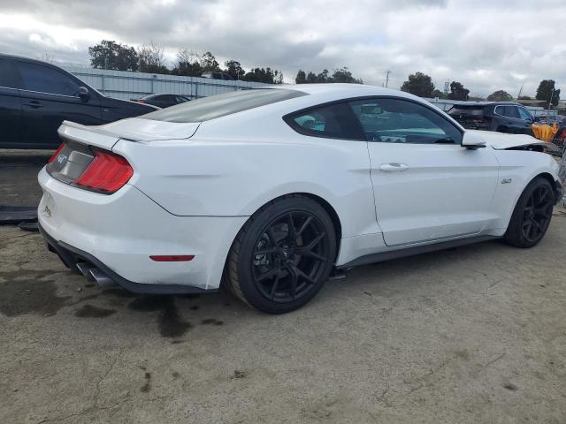 1FA6P8CF4J5181179 - 2018 FORD MUSTANG GT WHITE photo 3