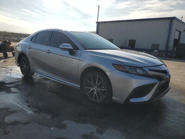 4T1T11AK8RU840769 - 2024 TOYOTA CAMRY SE NIGHT SHADE SILVER photo 4