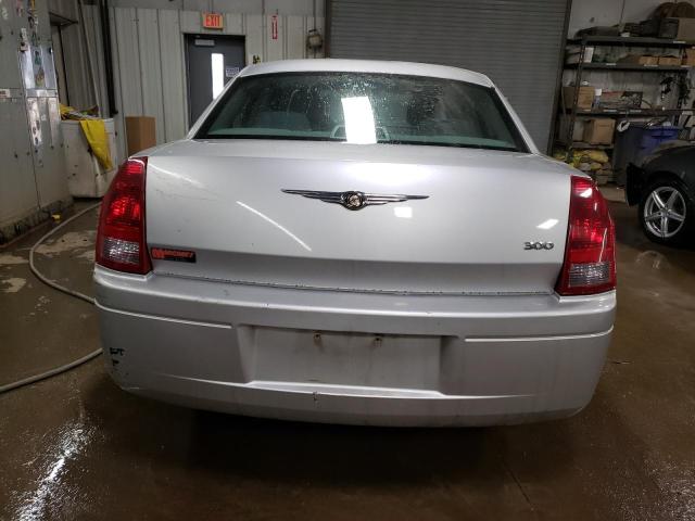 2C3JA43R25H592303 - 2005 CHRYSLER 300 SILVER photo 6