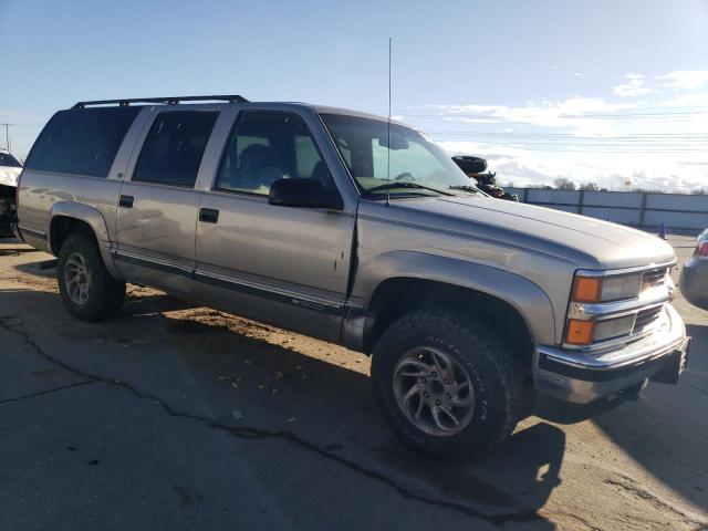 3GNFK16R8XG256528 - 1999 CHEVROLET SUBURBAN K1500 SILVER photo 4