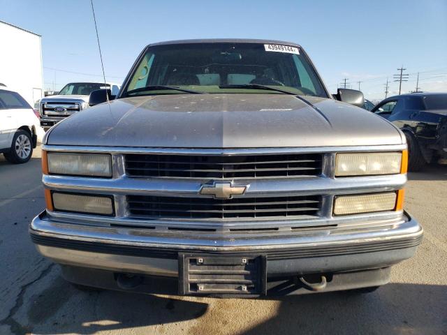 3GNFK16R8XG256528 - 1999 CHEVROLET SUBURBAN K1500 SILVER photo 5