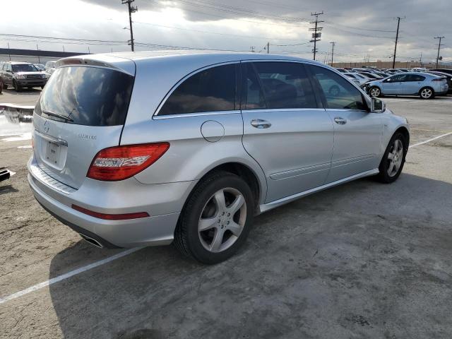 4JGCB2FE6CA138609 - 2012 MERCEDES-BENZ R 350 BLUETEC SILVER photo 3