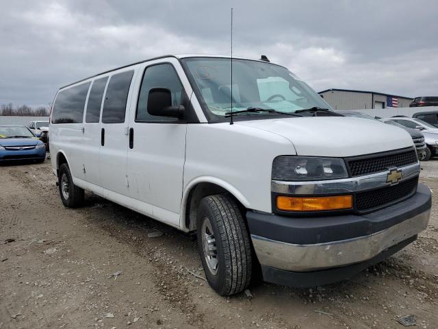 1GAZGPFG3J1263104 - 2018 CHEVROLET EXPRESS G3 LT WHITE photo 4