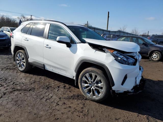 2T3A1RFV9KC046418 - 2019 TOYOTA RAV4 XLE PREMIUM WHITE photo 4