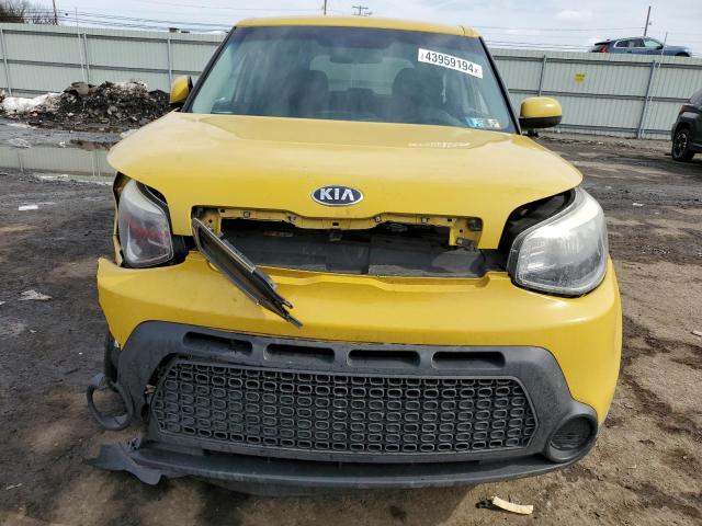 KNDJP3A5XF7185685 - 2015 KIA SOUL + YELLOW photo 5