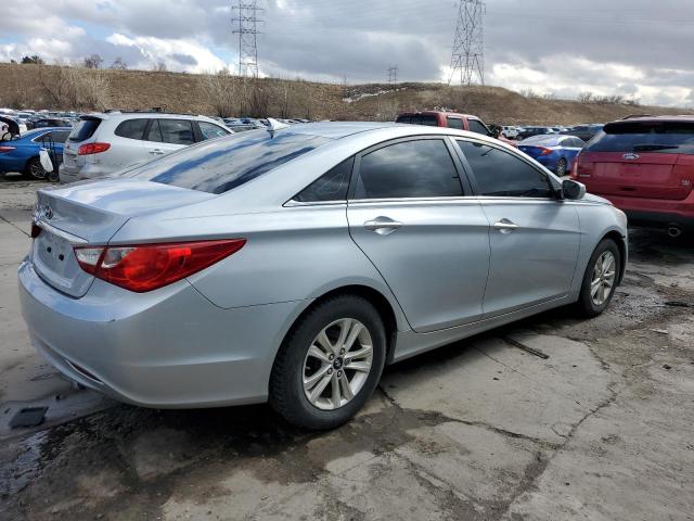 5NPEB4AC7BH030876 - 2011 HYUNDAI SONATA GLS SILVER photo 3