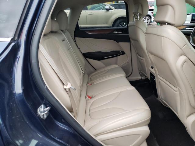 5LMCJ2D98HUL50388 - 2017 LINCOLN MKC SELECT ლურჯი ფოტო 11