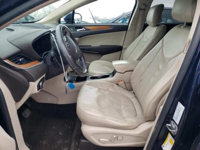 5LMCJ2D98HUL50388 - 2017 LINCOLN MKC SELECT ლურჯი ფოტო 7