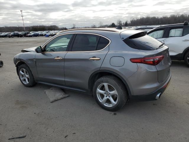 ZASFAKAN7J7B88724 - 2018 ALFA ROMEO STELVIO SILVER photo 2