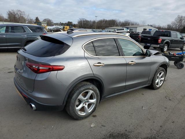 ZASFAKAN7J7B88724 - 2018 ALFA ROMEO STELVIO SILVER photo 3