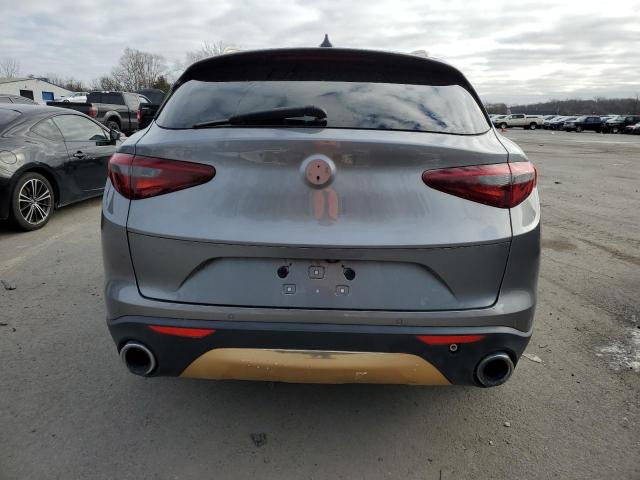 ZASFAKAN7J7B88724 - 2018 ALFA ROMEO STELVIO SILVER photo 6