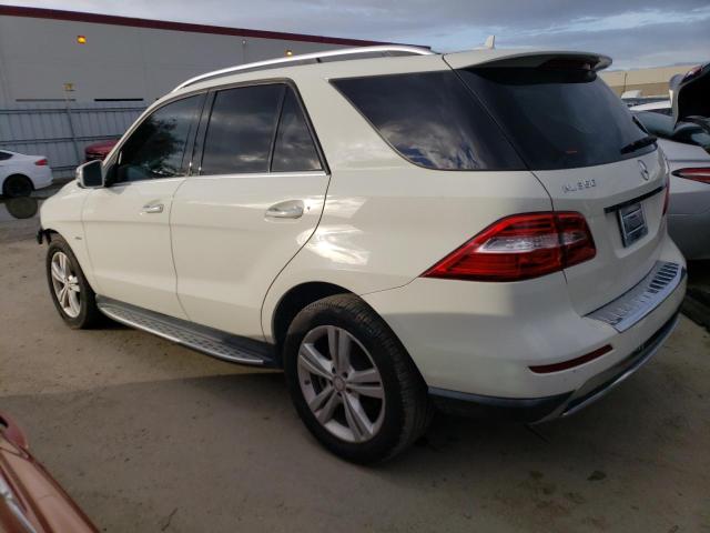 4JGDA5HB6CA052213 - 2012 MERCEDES-BENZ ML 350 4MATIC WHITE photo 2