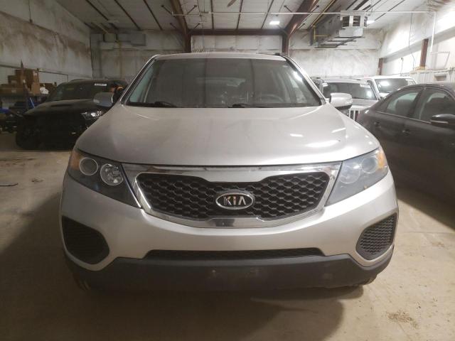 5XYKT3A10DG323666 - 2013 KIA SORENTO LX SILVER photo 5