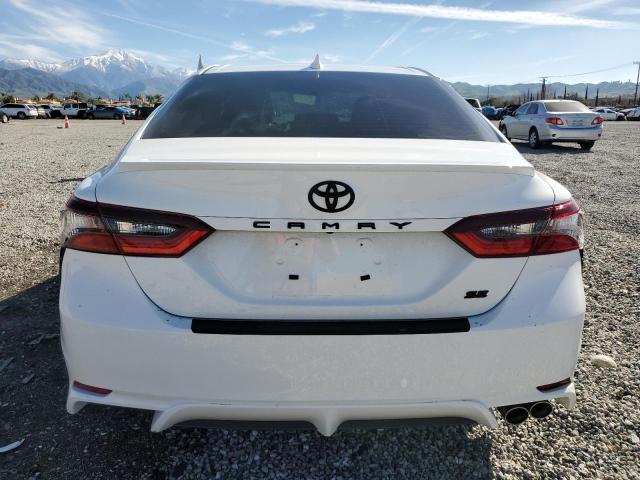 4T1G11AK1RU877129 - 2024 TOYOTA CAMRY SE NIGHT SHADE WHITE photo 6