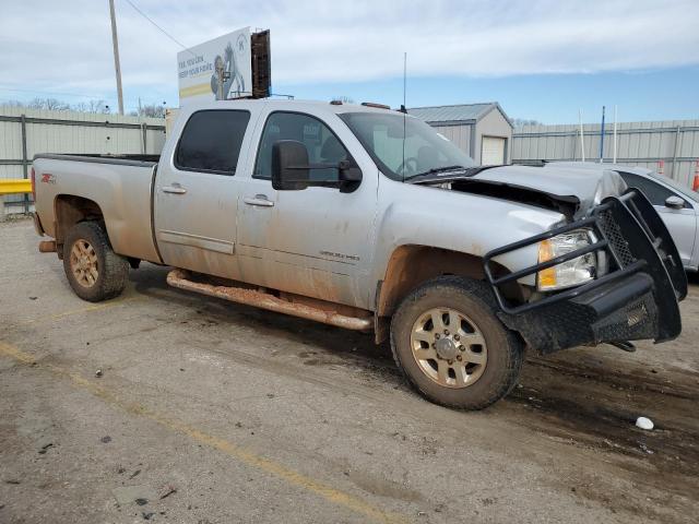 1GC4K1E81CF126210 - 2012 CHEVROLET SILVERADO K3500 LTZ SILVER photo 4