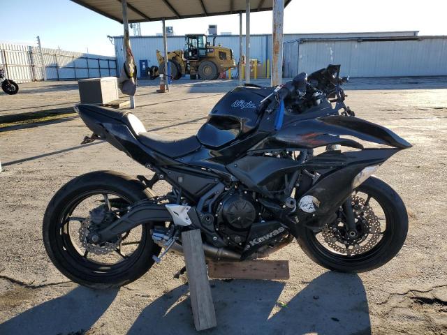 JKAEXEJ18HDA01291 - 2017 KAWASAKI EX650 J შავი ფოტო 1