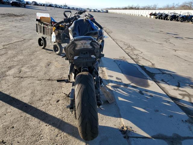 JKAEXEJ18HDA01291 - 2017 KAWASAKI EX650 J შავი ფოტო 4