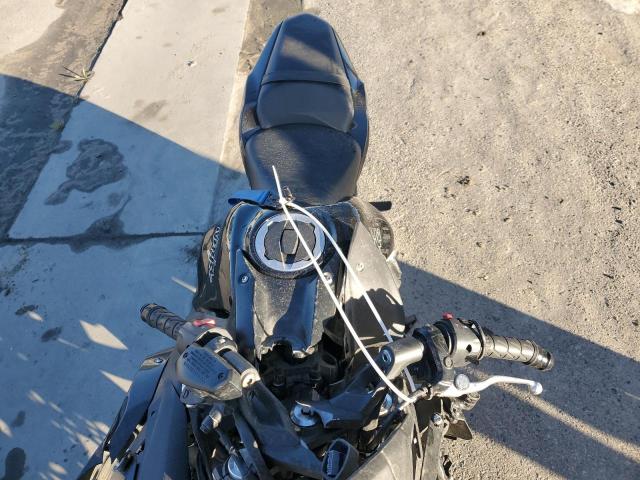 JKAEXEJ18HDA01291 - 2017 KAWASAKI EX650 J შავი ფოტო 5