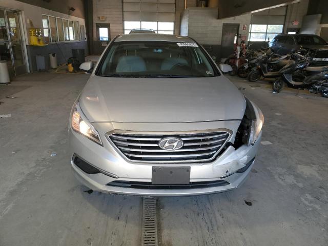 5NPE24AF5GH356998 - 2016 HYUNDAI SONATA SE SILVER photo 5