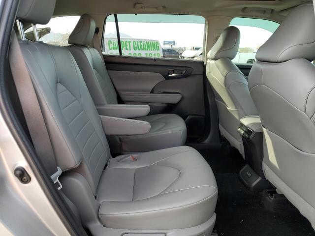 5TDHZRBH1NS586955 - 2022 TOYOTA HIGHLANDER XLE 银色 照片 11