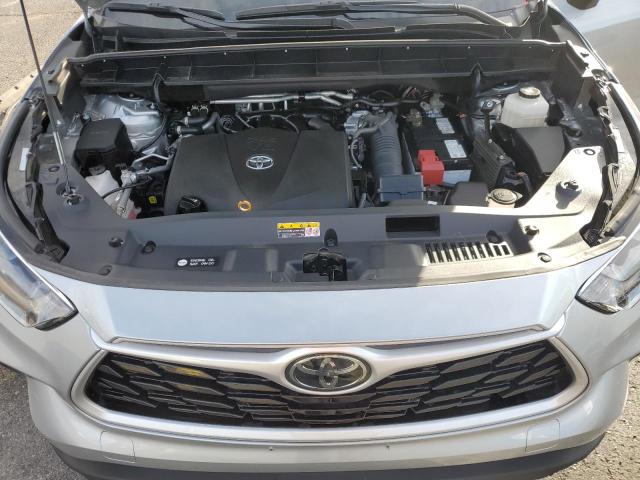 5TDHZRBH1NS586955 - 2022 TOYOTA HIGHLANDER XLE 银色 照片 12