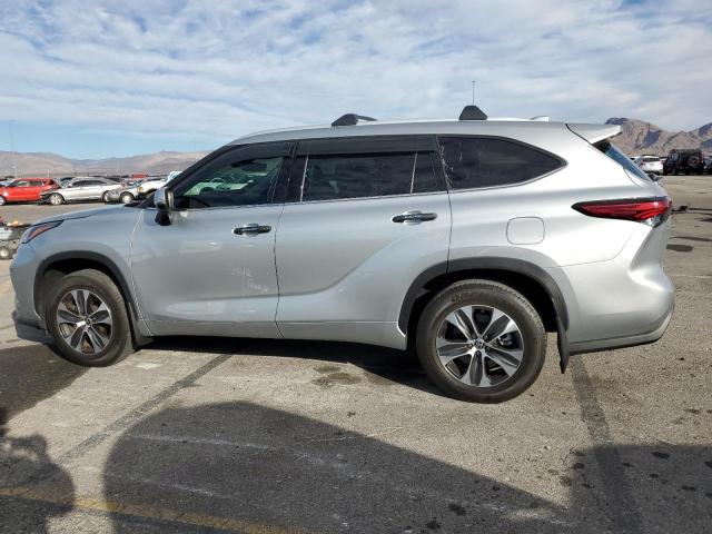 5TDHZRBH1NS586955 - 2022 TOYOTA HIGHLANDER XLE 银色 照片 2